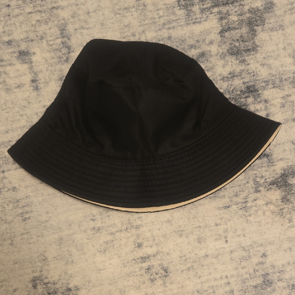 100% cotton Reversible Black And Beige Bucket Hat - One Size